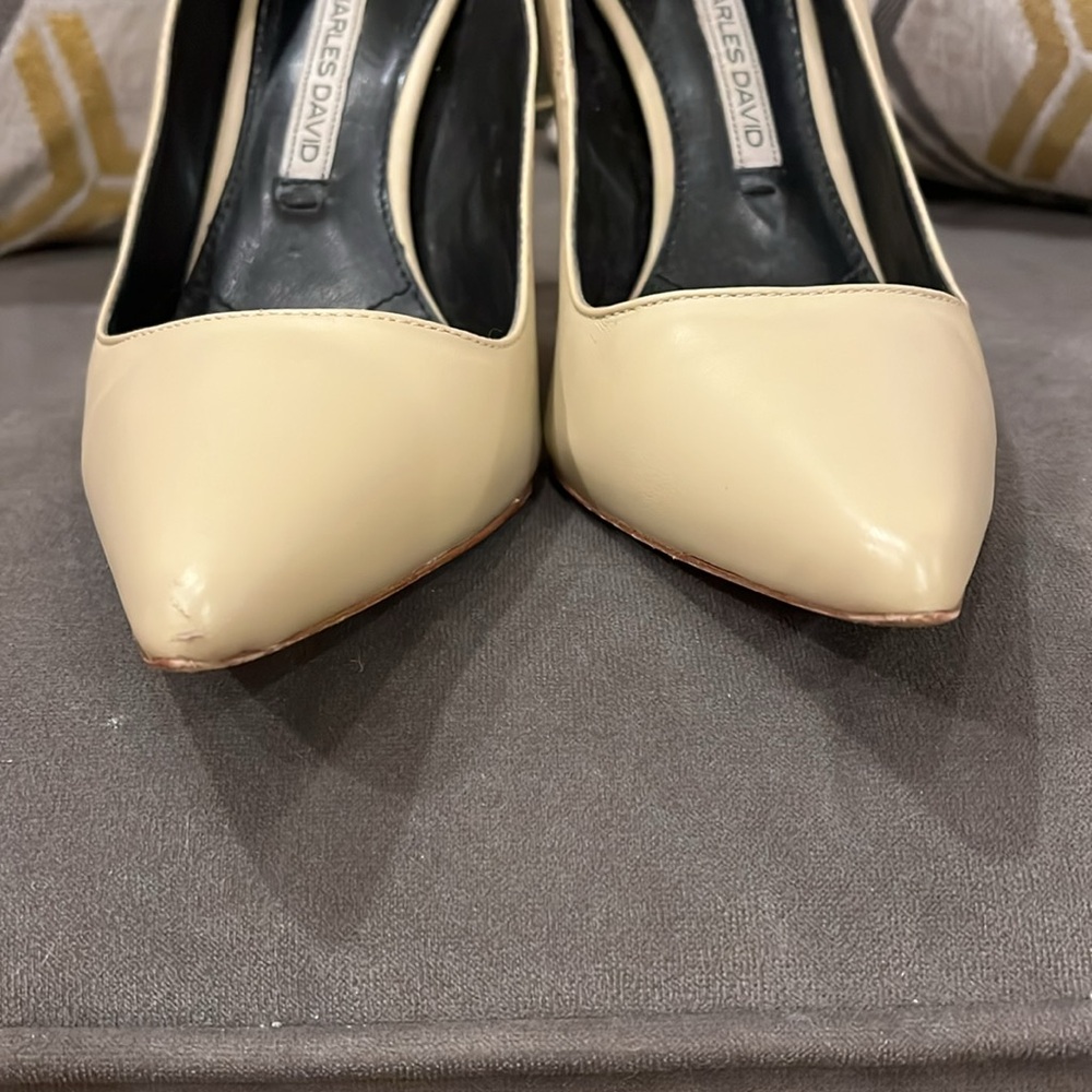 Charles David classic pump - 7.5 all leather upper and all leather sole. Lt Tan - Picture 5 of 7